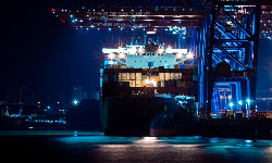 Kontenerowiec staranował dwa statki