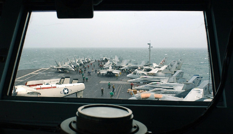 Kieszonkowe okręty podwodne kontra lotniskowiec